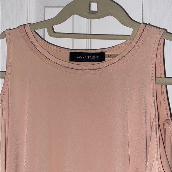Pink top with cut out shoulders - Picture 4 of 7